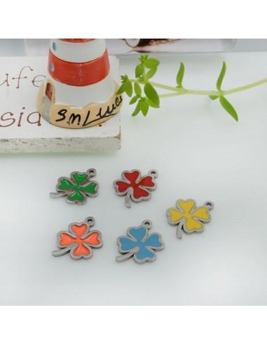 Ciondolo quadrifoglio in acciaio argento rodiato smaltato in vari colori 1pz | GDO