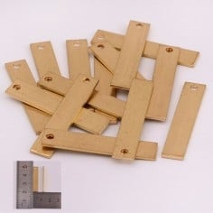Ciondoli rettangolari da incidere in ottone 30 x 6 mm 2pz Gioie d'Oriente