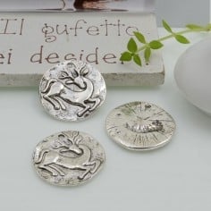 Ciondoli medaglia con cervo in metallo rodio 19 mm 2pz Gioie d'Oriente