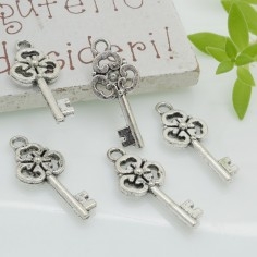 Ciondoli chiavi argento in metallo 23x10 mm 10pz Gioie d'Oriente