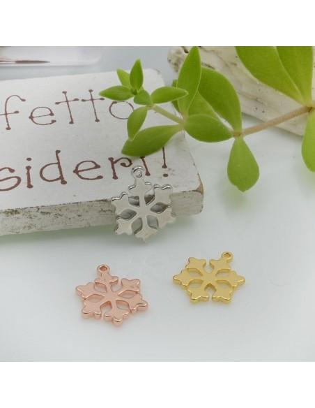 Ciondoli fiocco di neve in ottone smaltato 12x9mm 2pz Gioie d'Oriente