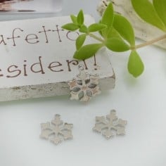Ciondoli fiocco di neve in ottone smaltato 12x9mm 2pz Gioie d'Oriente 2
