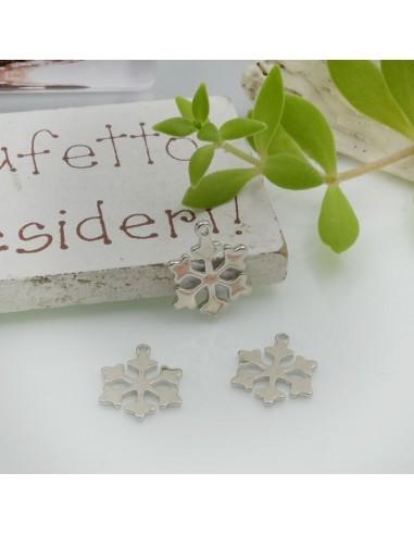 Ciondoli fiocco di neve in ottone smaltato 12x9mm 2pz Gioie d'Oriente
