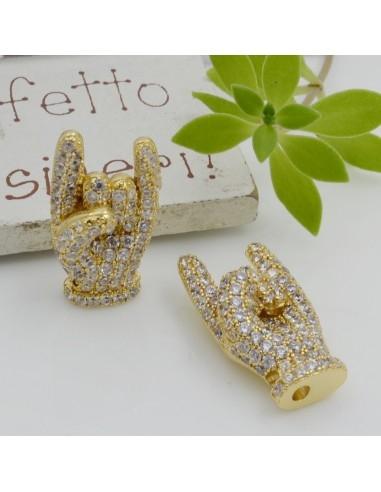 Ciondolo mano a corna in ottone con zirconi 13x24mm 1pz Gioie d'Oriente