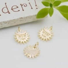 Ciondolo medaglia sole in ottone oro 10x8 mm 1pz Gioie d'Oriente