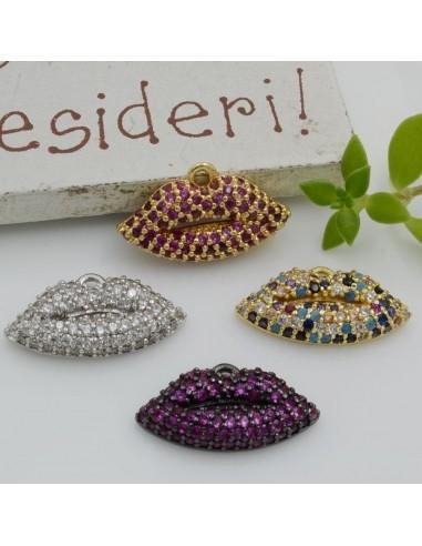 Ciondolo bocca in ottone con strass e zirconi 9.4x17 mm 1pz Gioie d'Oriente