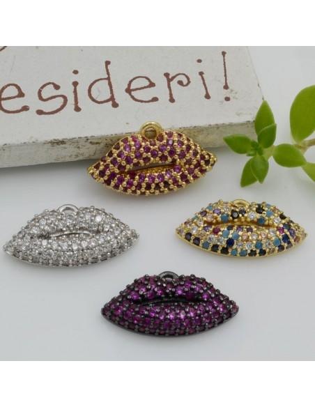 Ciondolo bocca in ottone con strass e zirconi 9.4x17 mm 1pz Gioie d'Oriente