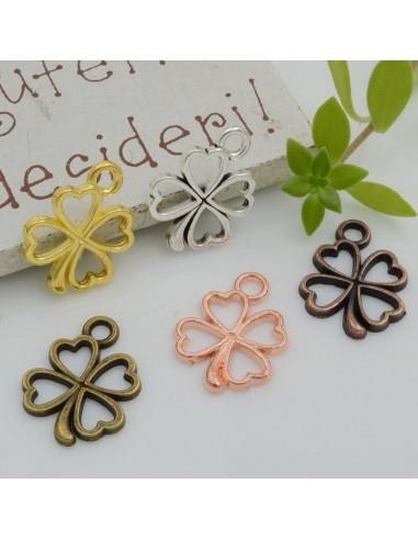 Ciondolo quadrifoglio in metallo di diversi colori 13x17mm 8pz - GDO