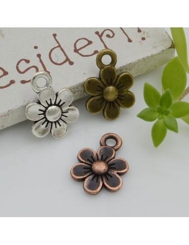 Ciondolo fiore in metallo di tre colori 13x10mm 8pz - GDO