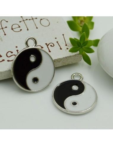 Ciondoli Yin Yang smaltato in ottone 22x18mm 2pz - GDO