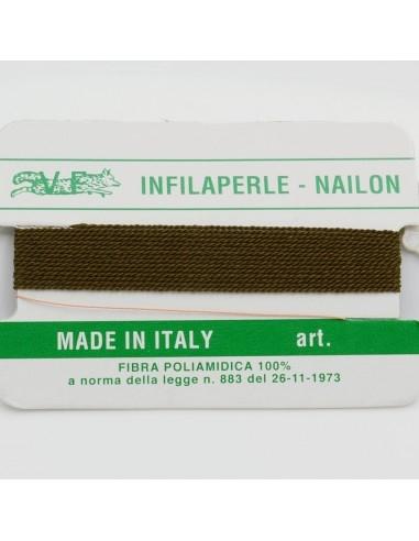 Filo nylon infilaperle di colore verde militare con ago di diverse misure - GDO