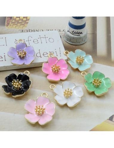 Ciondolo fiori di pesco smaltato base oro 20x24mm 1pz