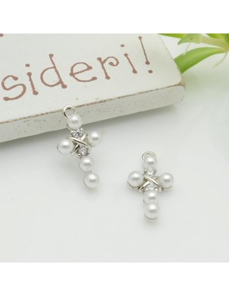 Ciondolo croce in ottone con zirconi e perle bianche 8x14mm 1pz Gioie d'Oriente