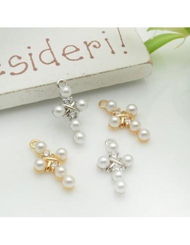 Ciondolo croce in ottone con zirconi e perle bianche 8x14mm 1pz Gioie d'Oriente