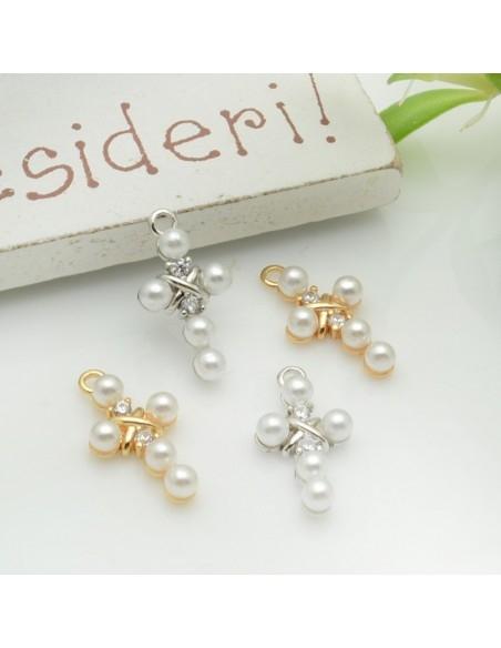 Ciondolo croce in ottone con zirconi e perle bianche 8x14mm 1pz Gioie d'Oriente