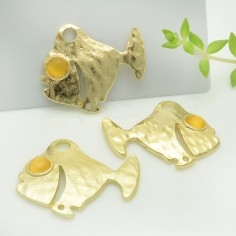 Connettori pesce in zama con occhio giallo 26x32 mm 1paio Gioie d'Oriente