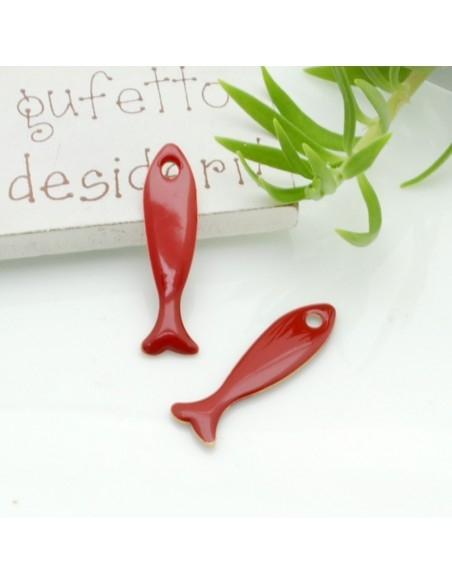 Ciondolo smaltato da entrambi i lati a forma di pesce rosso 8x28mm