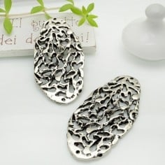 Ciondolo ovale in zama argento scuro forato 58 x 28 mm, 1 pz Gioie d'Oriente