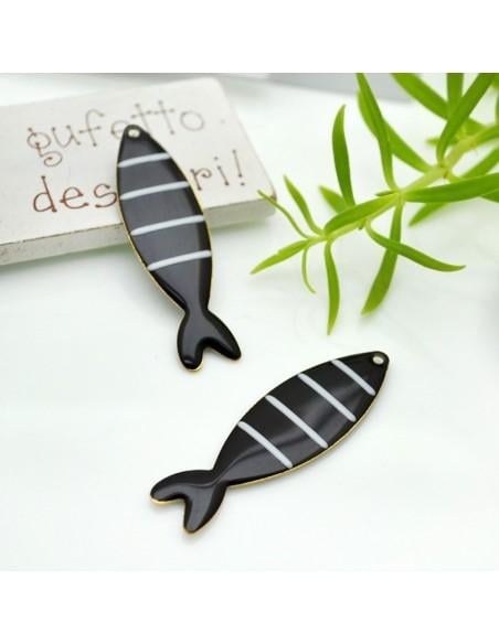 Ciondolo smaltato a righe a forma pesce nero 12.5x46mm 1pz|GDO