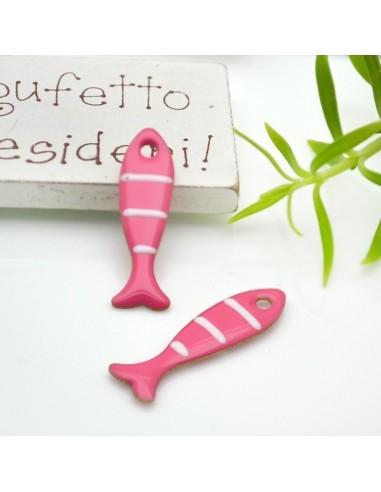 Ciondolo smaltato da ambo i lati a righe a forma di pesce 8x28mm 1pz|GDO