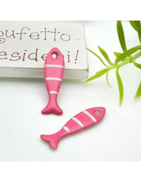 Ciondolo smaltato da ambo i lati a righe a forma di pesce 8x28mm 1pz|GDO