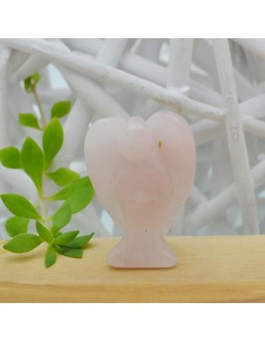 Scultura Celestiale nel Quarzo Rosa: Simbolo di Amore e Protezione in 50x33 mm