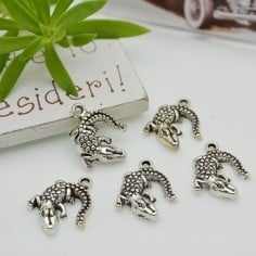 Ciondoli coccodrilli in metallo rodio 14x13mm 5pz Gioie d'Oriente