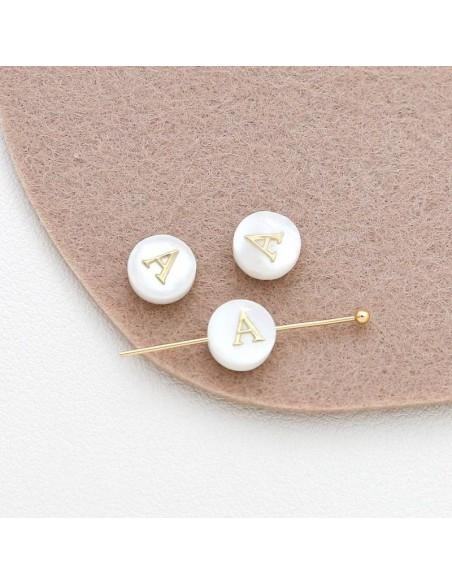 Perline in Madreperla con Lettere dell'Alfabeto con foro passante 8mm 1pz | GDO
