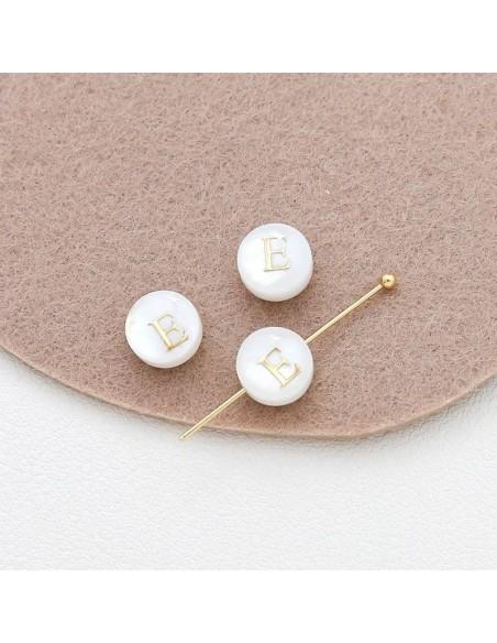 Perline in Madreperla con Lettere dell'Alfabeto con foro passante 8mm 1pz | GDO