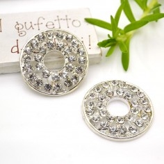 Ciondolo rotondo traforato in metallo argento con strass 30mm 1pz Gioie d'Oriente