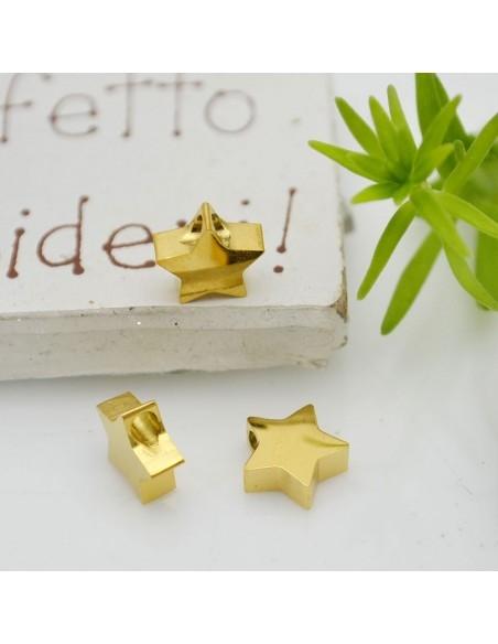 Ciondolo stella piatta in acciaio oro 8 mm 1pz con foro alto Gioie d'Oriente