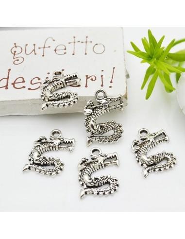Ciondoli drago in metallo zamak argento 12x16 mm 6pz Gioie d'Oriente