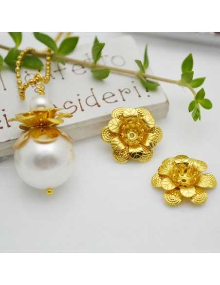 Bocciolo fiore di loto con perla imitazione in ottone oro 11mm 18mm 1pz Gioie d'Oriente