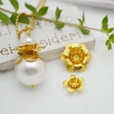 Bocciolo fiore di loto con perla imitazione in ottone oro 11mm 18mm 1pz Gioie d'Oriente