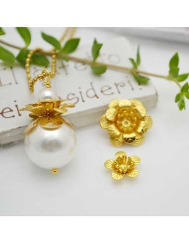 Bocciolo fiore di loto con perla imitazione in ottone oro 11mm 18mm 1pz Gioie d'Oriente