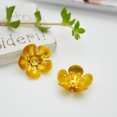 Bocciolo fiore di loto in ottone oro 16mm 1pz Gioie d'Oriente