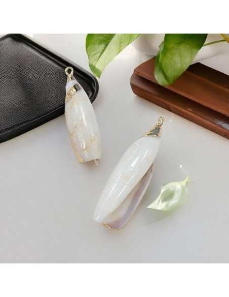 Pendenti in Conchiglia Naturale 13.5x46mm Bianchi con Bordo Oro 1 pz Gioie d'Oriente