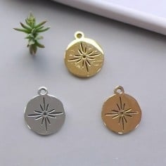 Ciondolo medaglietta stella in acciaio inossidabile 12x14 mm 1pz colori vari Gioie d'Oriente