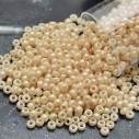 Perline Rocaille Miyuki 11/0 Light Caramel Ceylon confezione da 10g Misurano 2mm | GDO