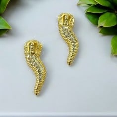 Ciondolo Corno in Ottone con Zirconi e Base Oro 7x20mm 1pz - Gioie d'Oriente