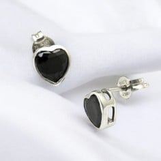 Orecchini perno cuore nero in argento 925% da 7 mm