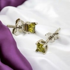 Orecchini perno quadrati cristallo verde oliva 4mm argento 925 | GDO
