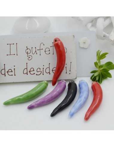 Ciondolo cornetto portafortuna in ceramica 36x7mm colori misti 2pz |GDO