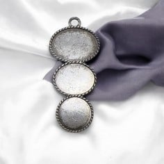 Ciondolo per 3 cabochon in metallo zamak argento 32x75mm 1pz Gioie d'Oriente