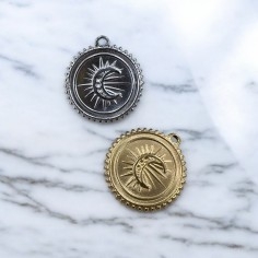 Ciondolo medaglia con luna centrale in acciaio inox 18x20 mm 1pz Gioie d'Oriente