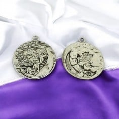 Charm fata su luna in metallo zamak argento 42x36mm 1pz Gioie d'Oriente