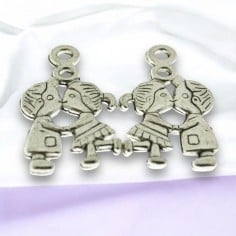 Charms bambini bacio in Argentone argento 27x17mm 2pz Gioie d'Oriente