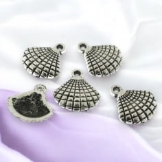 Ciondoli conchiglia in metallo argento 17x16mm 5pz Gioie d'Oriente