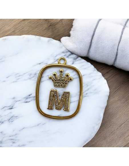 Piastra in resina con lettera M e corona con strass 22x30mm 1pz Gioie d'Oriente