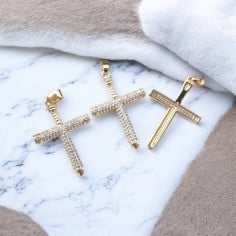 Ciondolo croce in ottone oro con zirconi bianchi 38x22mm 1pz Gioie d'Oriente